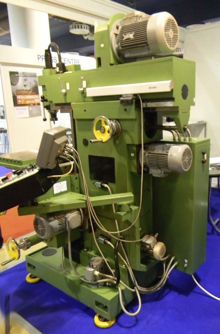 Фото широкоуніверсального фрезерного верстата 6е75пф1